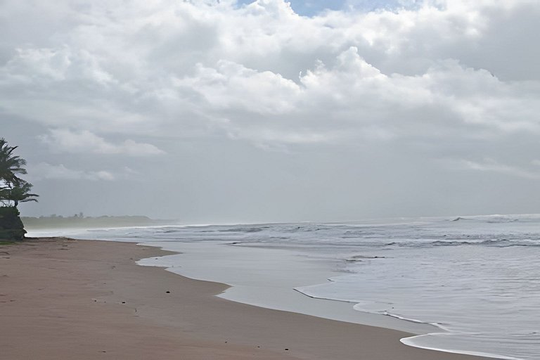 Casa Licuri Praia de Algodões, na beira do mar.