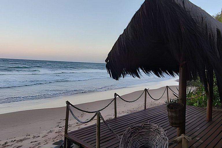 Casa Licuri Praia de Algodões, na beira do mar.