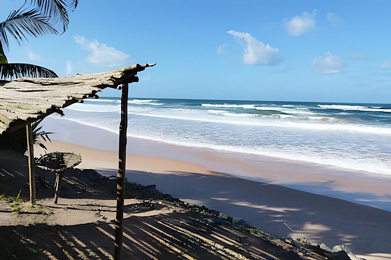 Casa Licuri Praia de Algodões, na beira do mar.